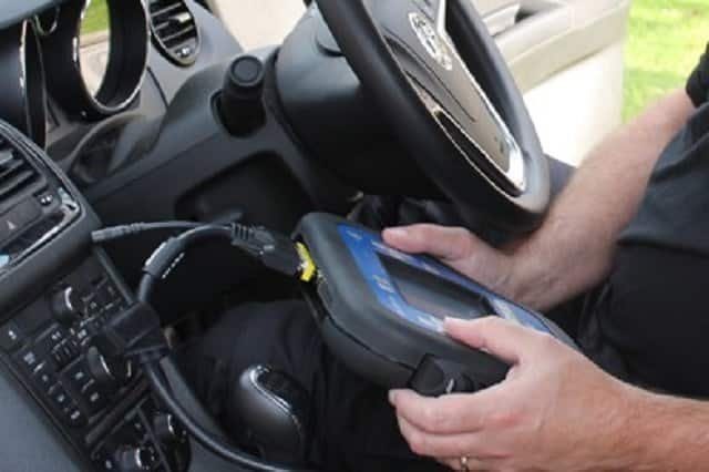 Programming a transponder car key with a diagnostic tool plugged into a vehicle